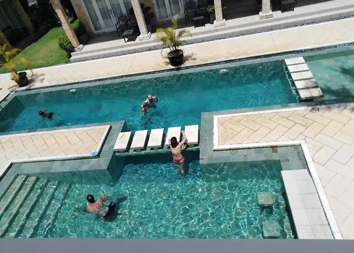 Hotel Bali Court &