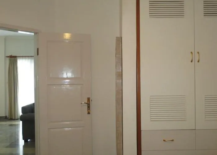 Hotel Bali Court &