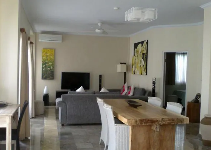 Hotel Bali Court &