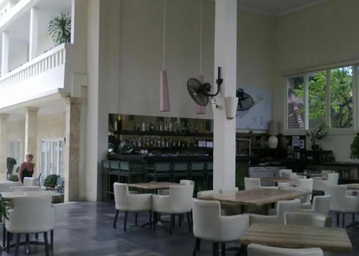 Bali Court & Hotel 3*