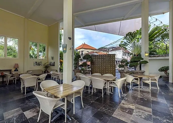 Bali Court & 3*