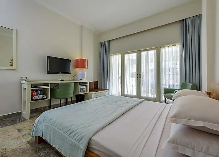 Hotel Bali Court & 3*