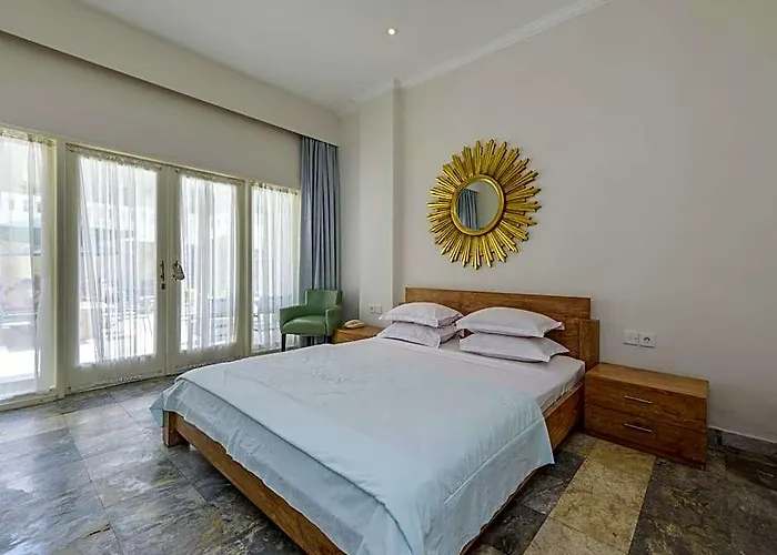 Bali Court & Hotel Legian (Bali)