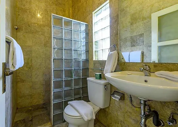 Hotel Bali Court &