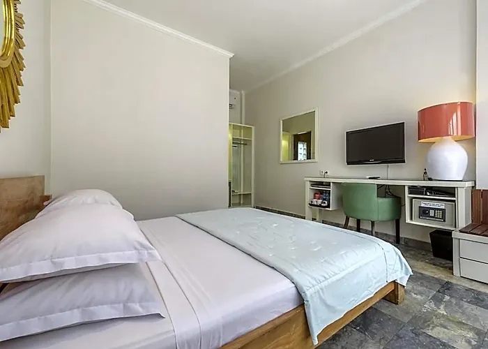 Bali Court & Legian (Bali)
