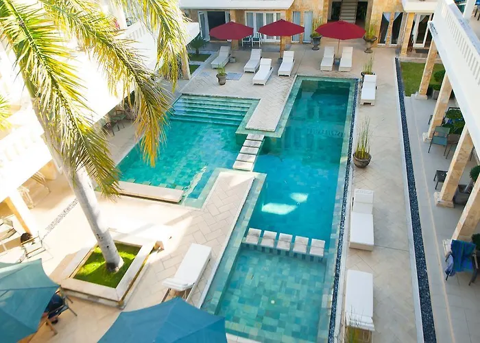 Bali Court & Hotel 3*